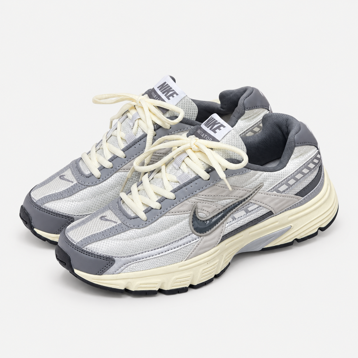Nike Initiator gris y plata